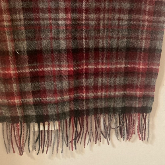 Via Condotti 100% Virgin Wool Scarf - Picture 1 of 3